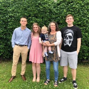 Meet your Posher, Leslie